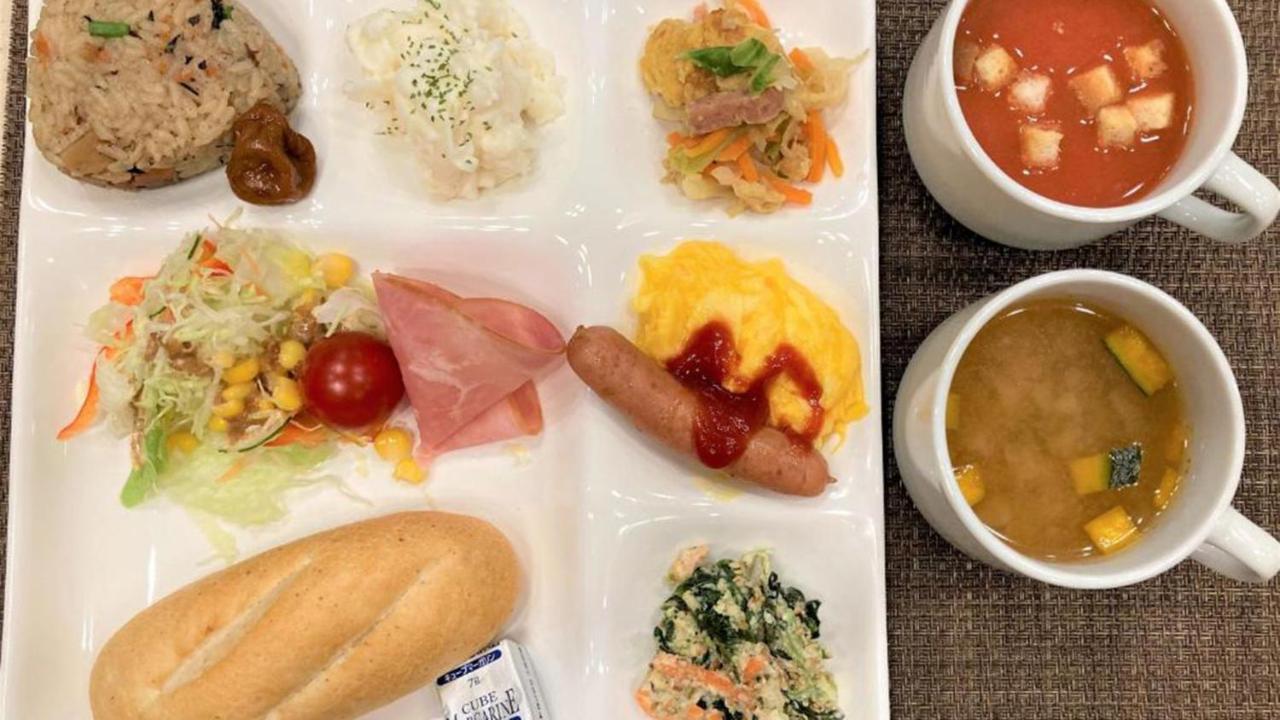 Toyoko Inn Okinawa Naha Kokusai-Dori Miebashi-Eki Exterior foto