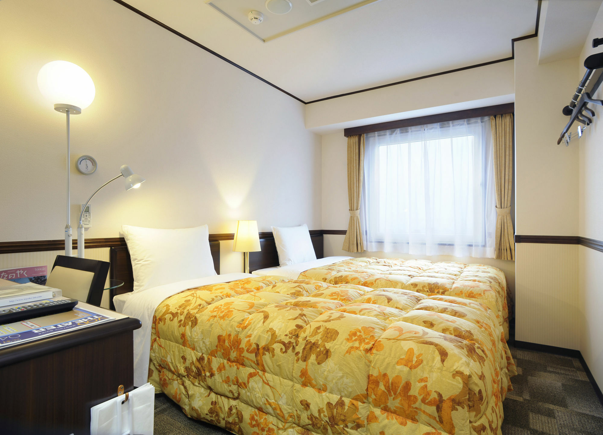 Toyoko Inn Okinawa Naha Kokusai-Dori Miebashi-Eki Exterior foto